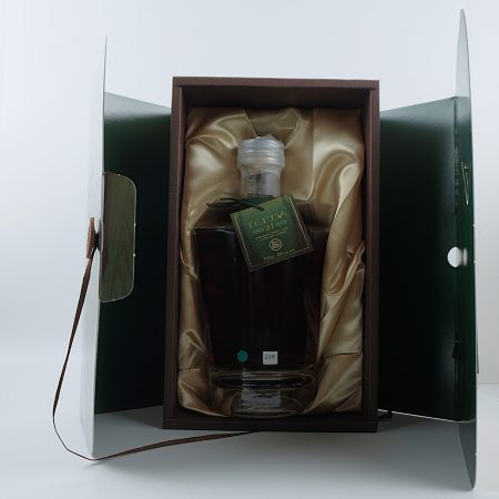 Teeda 21 Jahre Okinawa Craft Rum Vorderseite mit Originalverpackung