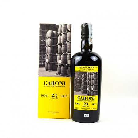Caroni 1994 Velier 23 Jahre 100 Proof Heavy Trinidad Rum Flasche Vorderseite mit Originalverpackung