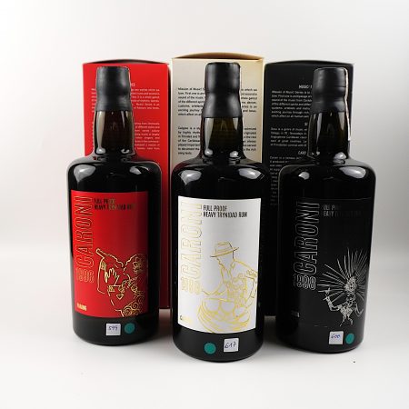 Caroni Music, Jack Tar Kleinserie 3 Flaschen x 70cl – Frontale Ansicht mit Originalboxen ; Siegel intakt; Füllstand und %vol, Jahrgang u. Etikett sichtbar