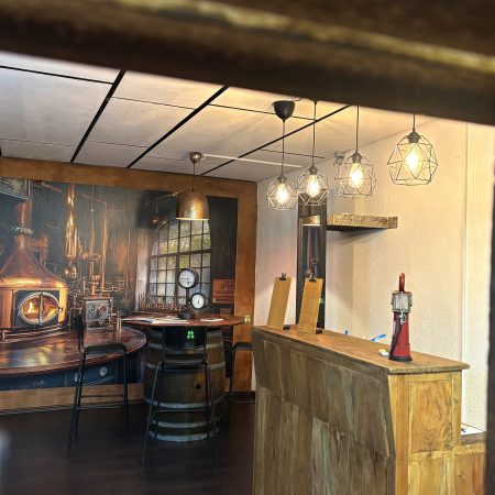 Foto Ruminvestor Übergabestelle Ansicht durch Schaufenster