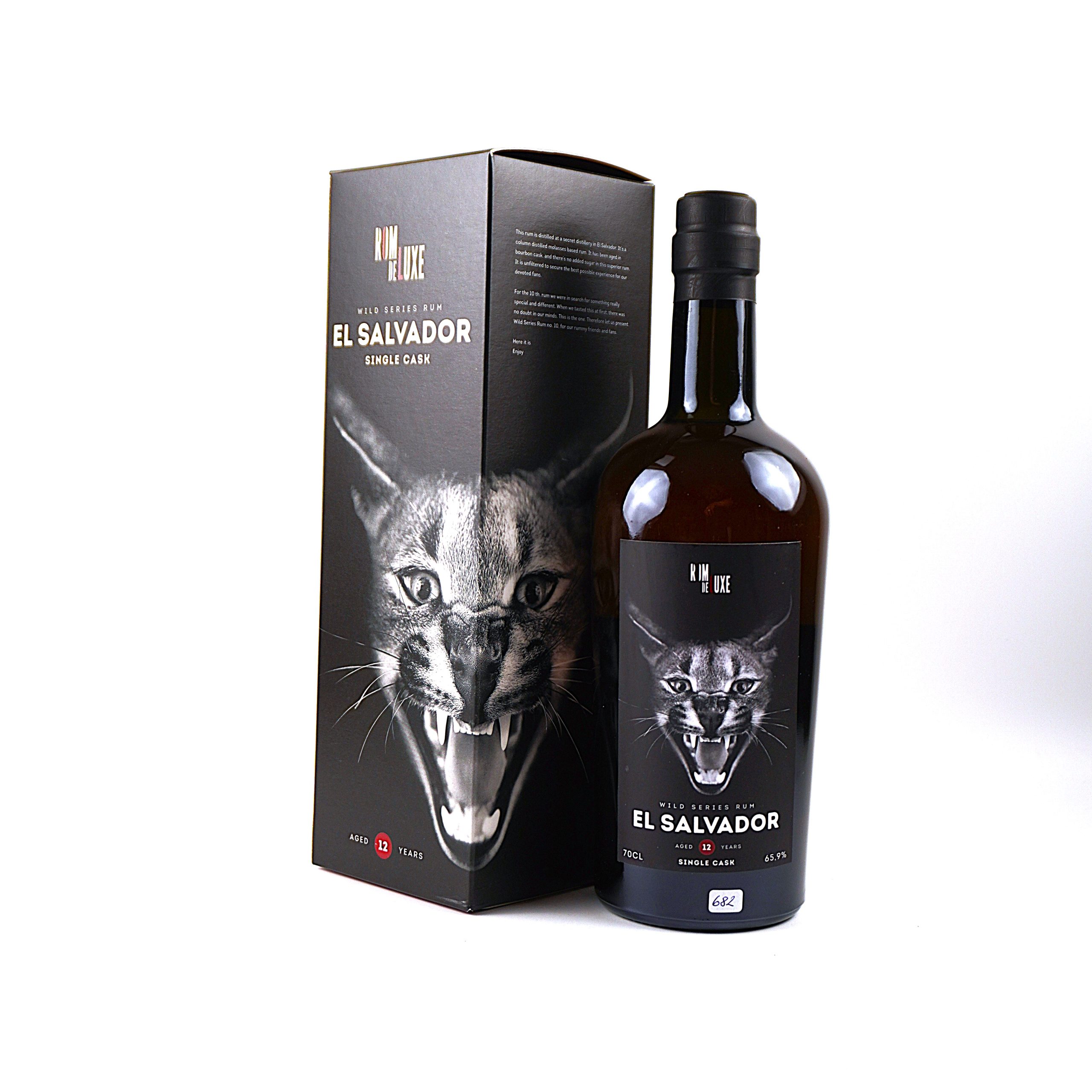 El Salvador 2007 – Rom de Luxe Wild Series Nr. 10, 12 Jahre, 65,9 % Vol., 0,7 Liter. Frontalansicht mit Originalkarton, sehr guter Füllstand, Flasche, Kapsel und Etikett in sehr gutem Zustand.