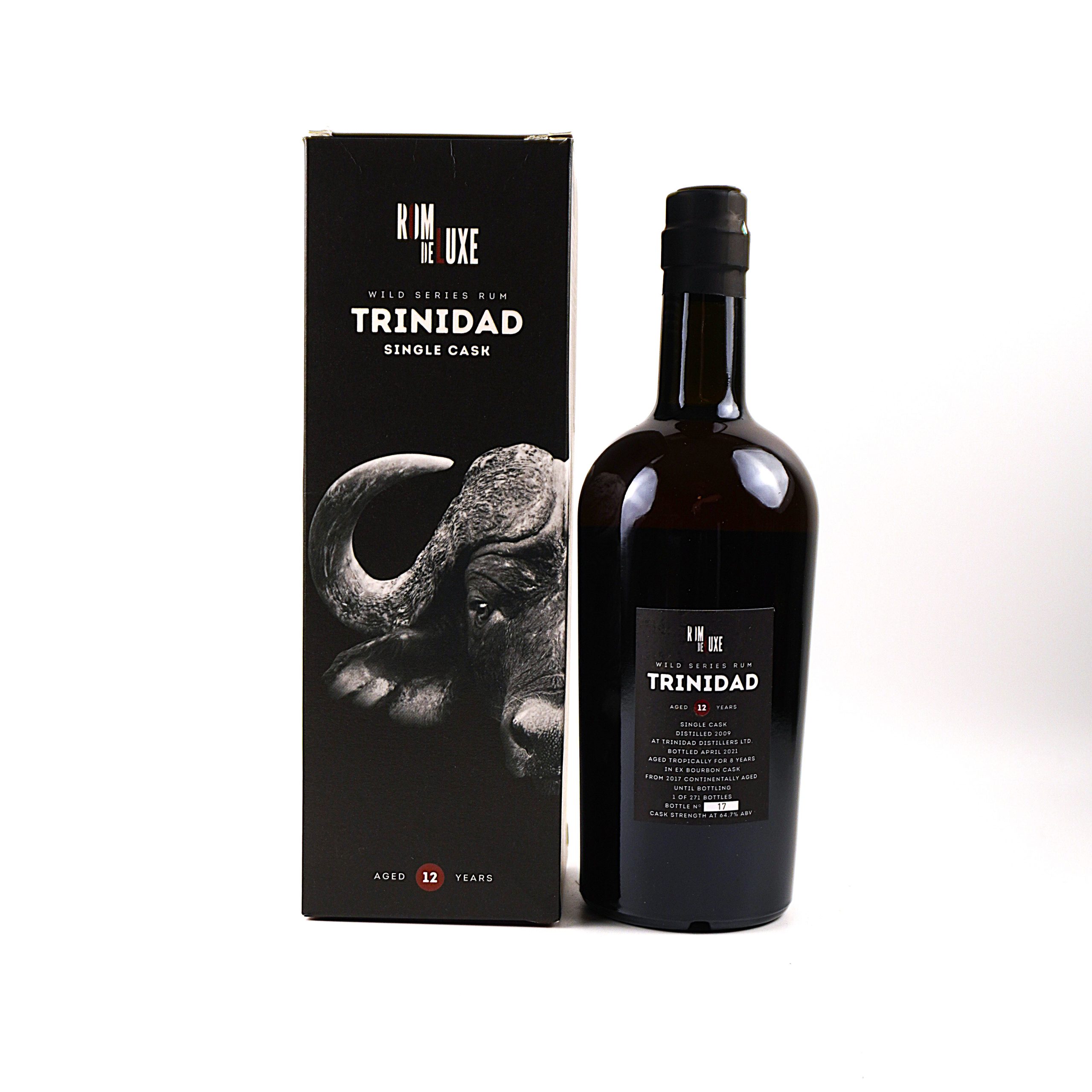 Trinidad Distillers 2009 – Rom de Luxe Wild Series Nr. 14, 12 Jahre, 64,7 % Vol., 0,7 Liter. Frontalansicht mit Originalkarton, sehr guter Füllstand, Flasche, Kapsel und Etikett in sehr gutem Zustand.
