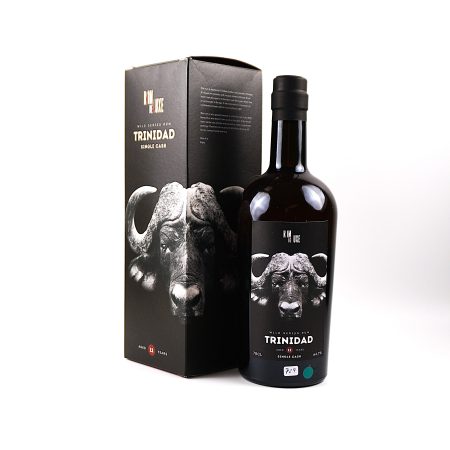 Trinidad Distillers 2009 – Rom de Luxe Wild Series Nr. 14, 12 Jahre, 64,7 % Vol., 0,7 Liter. Frontalansicht mit Originalkarton, sehr guter Füllstand, Flasche, Kapsel und Etikett in sehr gutem Zustand.