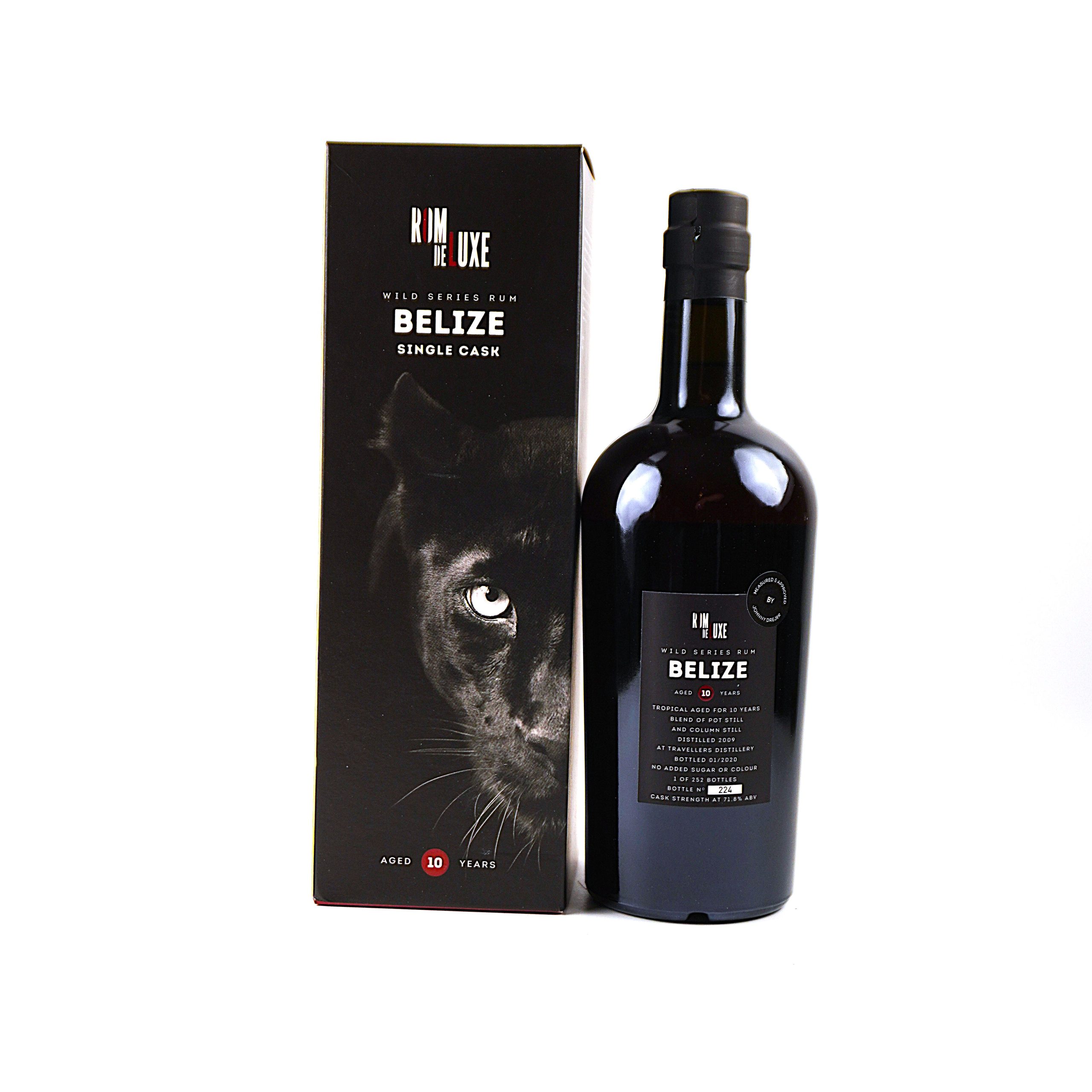 Travellers 2009 – Rom de Luxe Wild Series Nr. 4, 10 Jahre, 71,8 % Vol., 0,7 Liter. Frontalansicht mit Originalkarton, sehr guter Füllstand, Flasche, Kapsel und Etikett in sehr gutem Zustand.