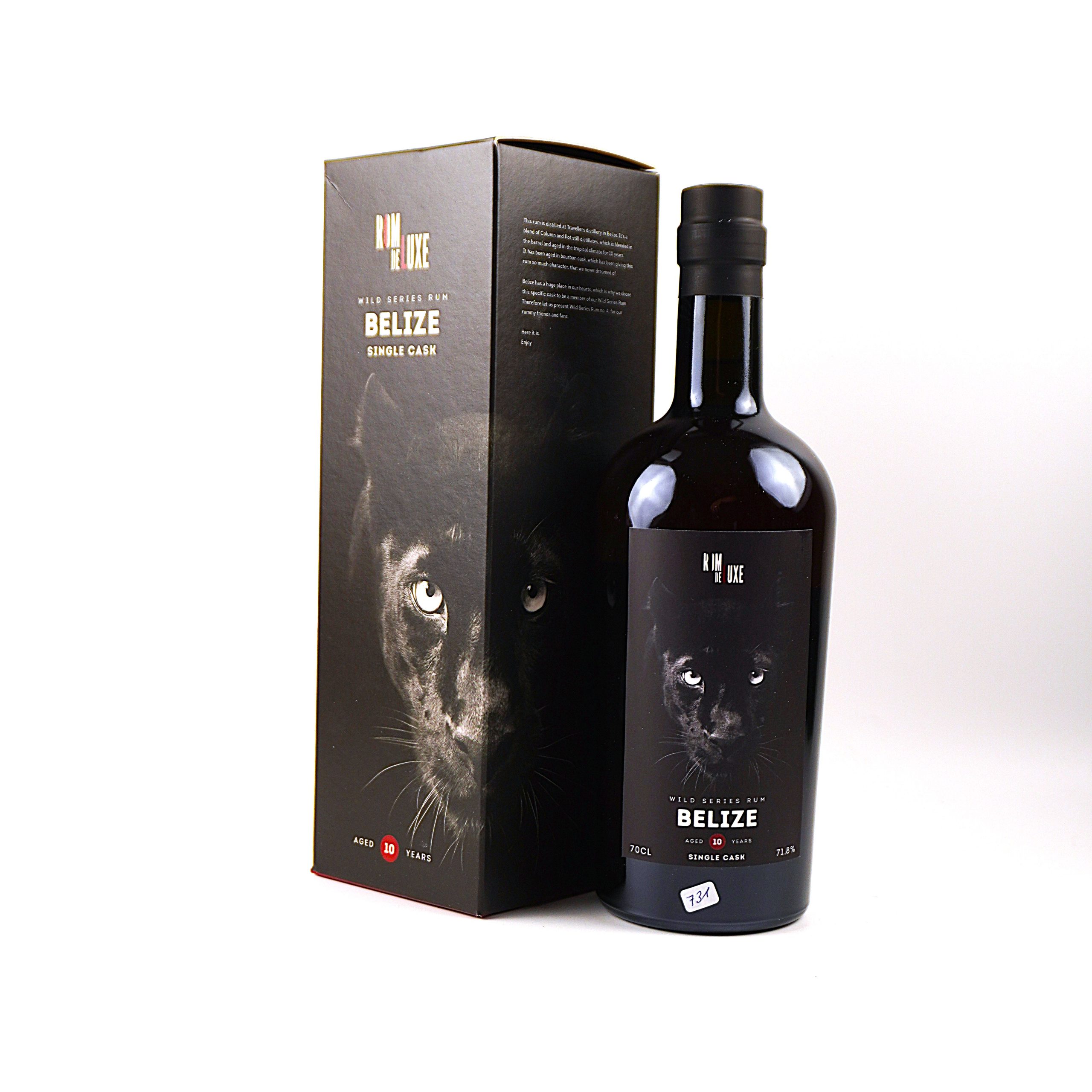 Travellers 2009 – Rom de Luxe Wild Series Nr. 4, 10 Jahre, 71,8 % Vol., 0,7 Liter. Frontalansicht mit Originalkarton, sehr guter Füllstand, Flasche, Kapsel und Etikett in sehr gutem Zustand.
